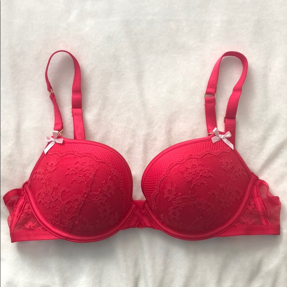 New Victoria’s secret red lace mesh demi bra